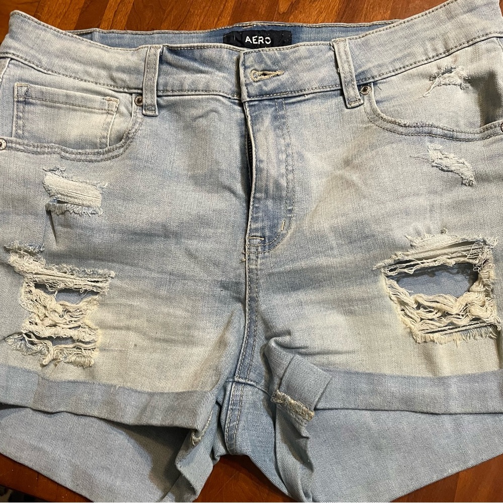 Distressed Junior jeans
